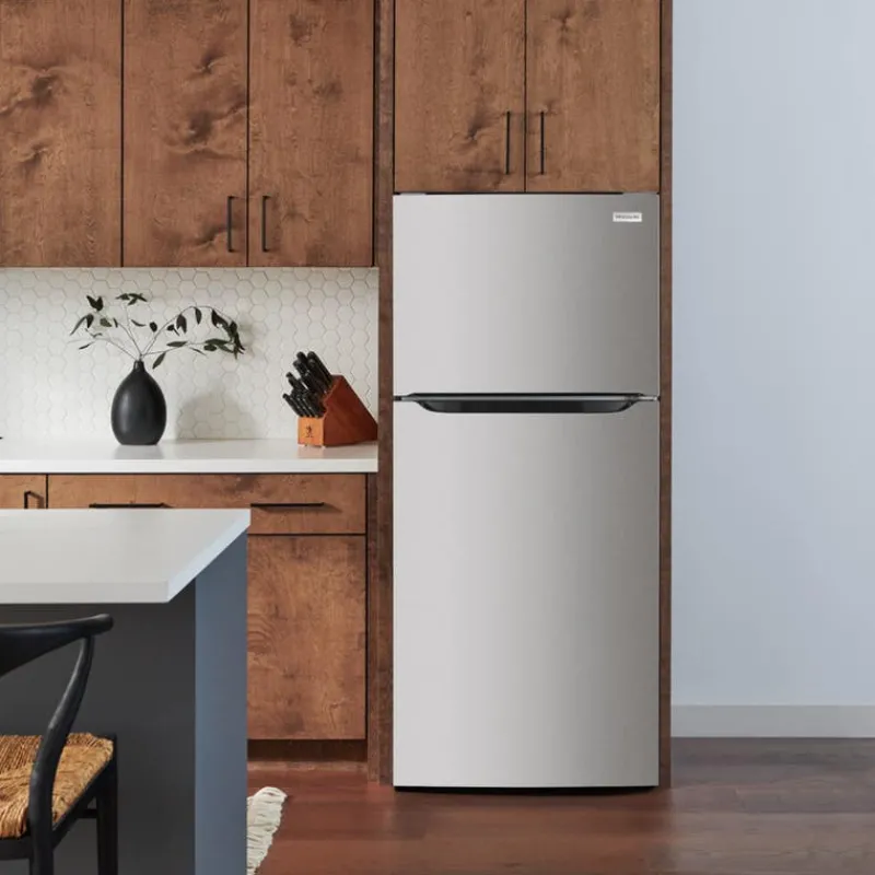 Frigidaire 18 Cu ft 30 In Refrigerator Top Freezer - FRTE1835AS