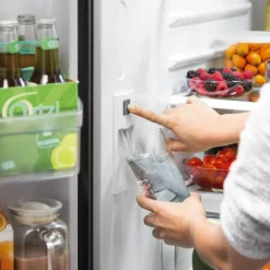 GE Appliances GE 21,9 Cu Ft 36 In Refrigerator Bottom Freezer, French door - GWE22JYMFS