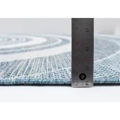 Indoor or Outdoor Rug - 7 x 10
