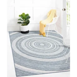 Indoor or Outdoor Rug - 7 x 10