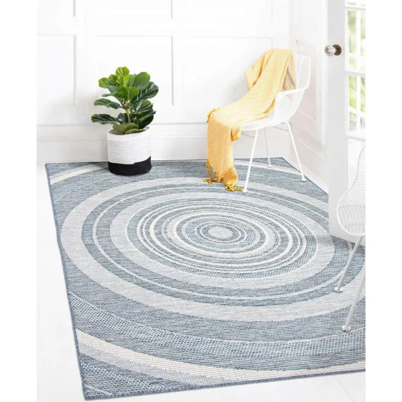 Indoor or Outdoor Rug - 7 x 10
