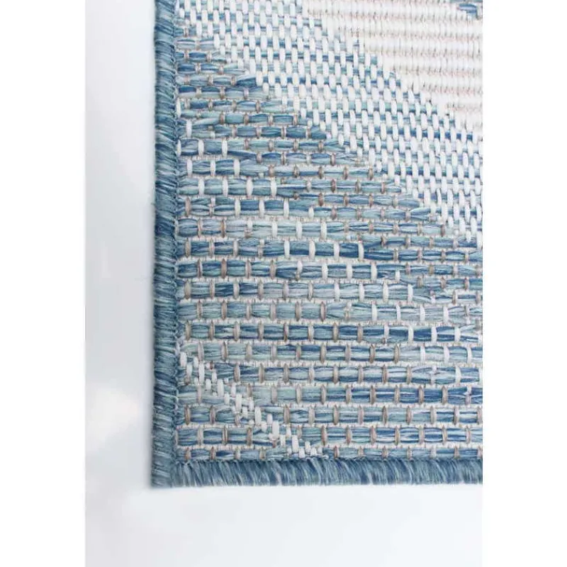 Indoor or Outdoor Rug - 7 x 10