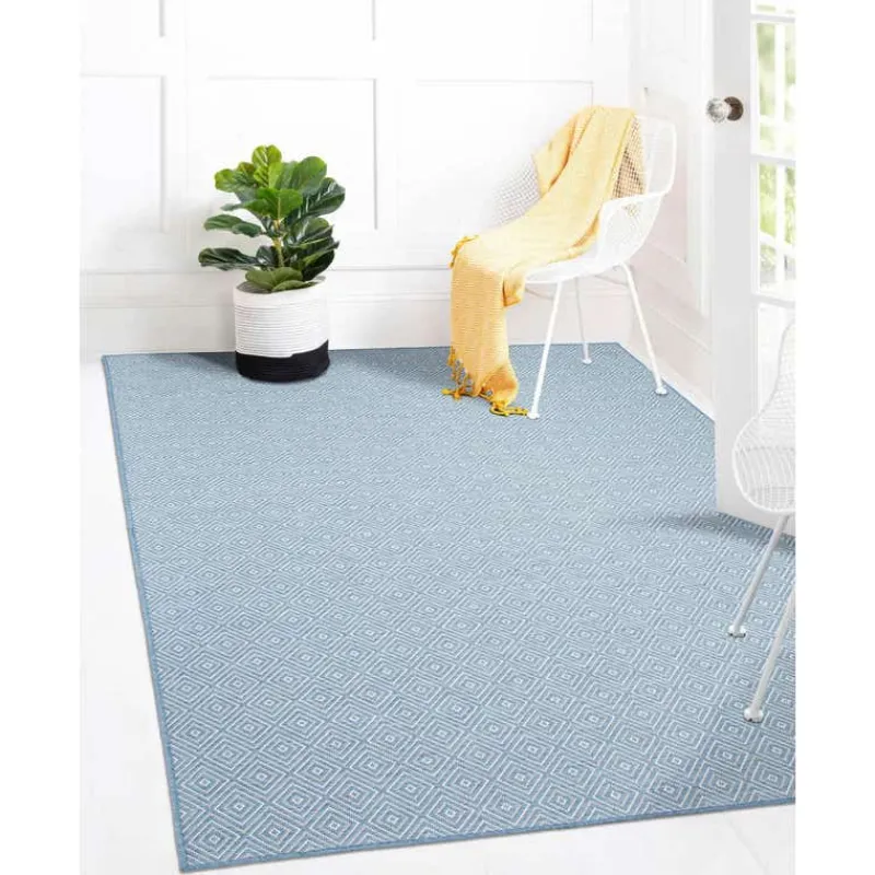 Indoor or Outdoor Rug - 5 x 7