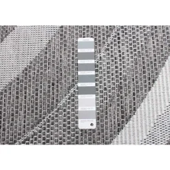 Indoor or Outdoor Rug - 7 x 10
