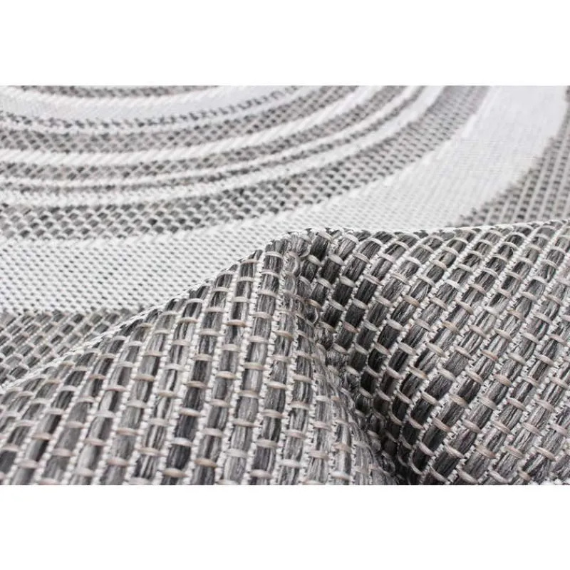 Indoor or Outdoor Rug - 7 x 10