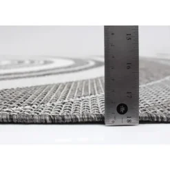 Indoor or Outdoor Rug - 7 x 10