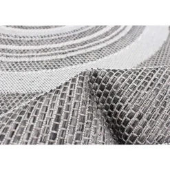 Indoor or Outdoor Rug - 5 x 7
