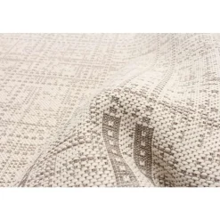 Indoor or Outdoor Rug - 4 x 6