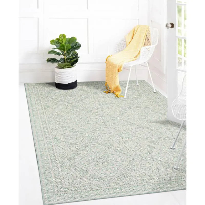 Indoor or Outdoor Rug - 5 x 7