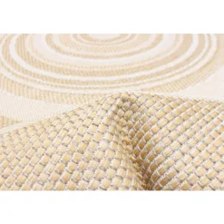 Indoor or Outdoor Rug - 5 x 7