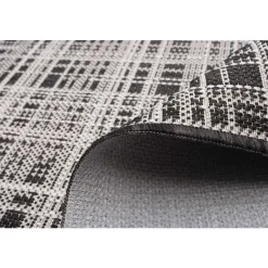 Indoor or Outdoor Rug - 4 x 6