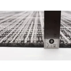 Indoor or Outdoor Rug - 4 x 6