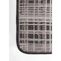 Indoor or Outdoor Rug - 4 x 6