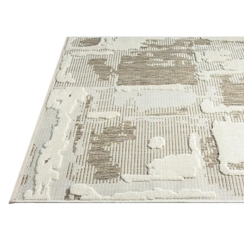 Indoor or Outdoor Rug - 5 x 8