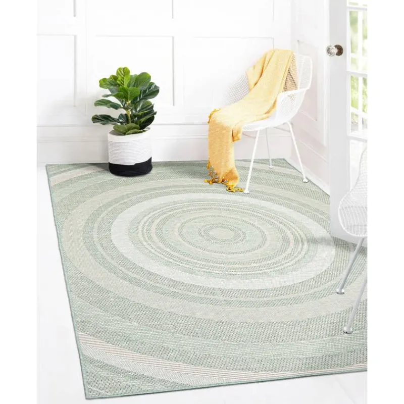 Indoor or Outdoor Rug - 7 x 10