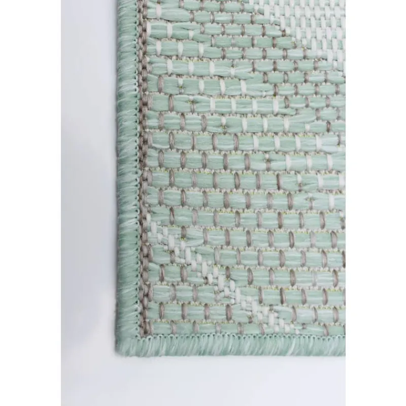 Indoor or Outdoor Rug - 7 x 10
