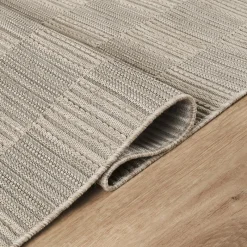 Indoor/Outdoor Rug - 6 x 9 ft
